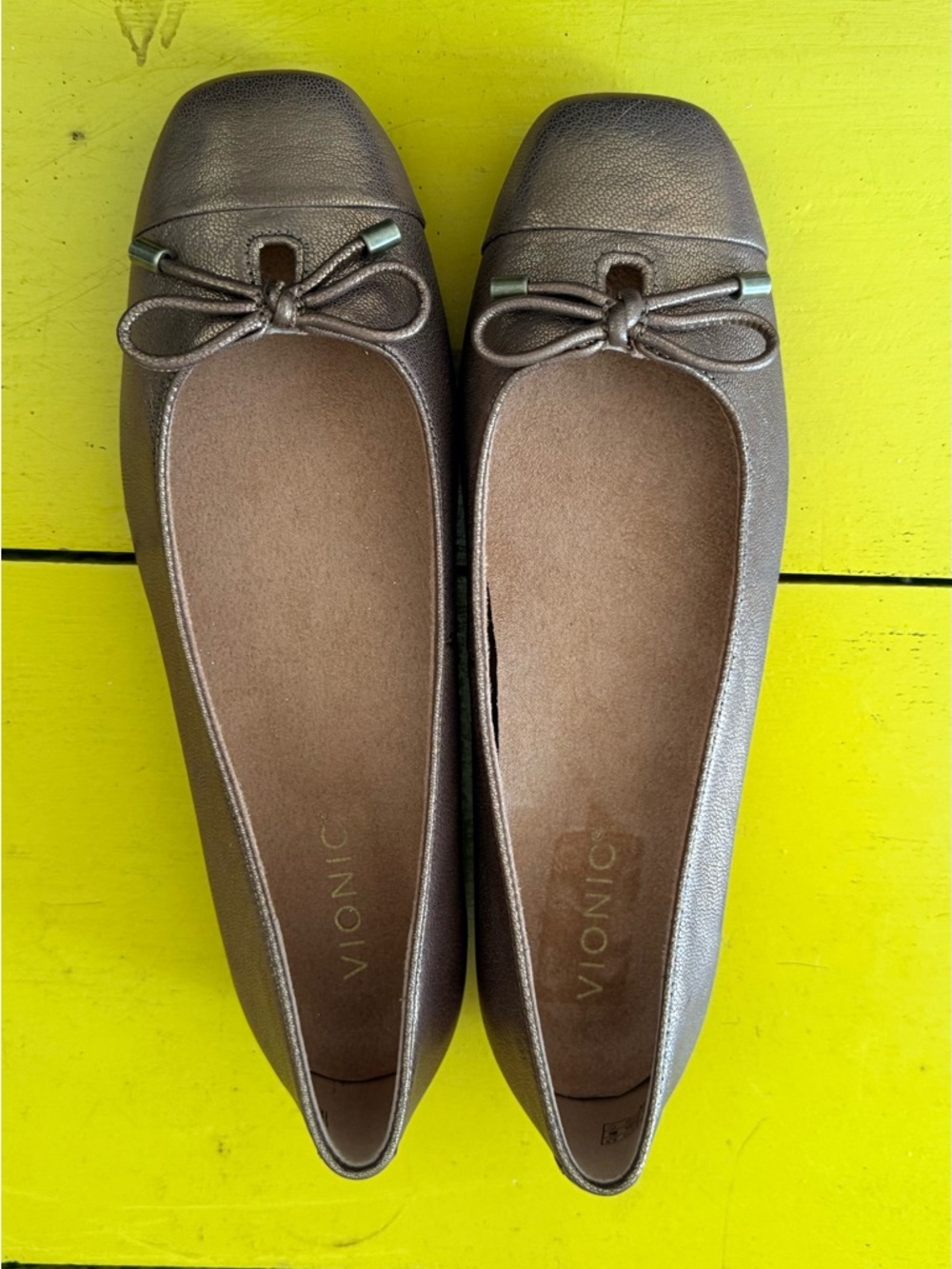 Vionic Women’s Bronze Ballet Flats with Bow - Picture 4 of 7